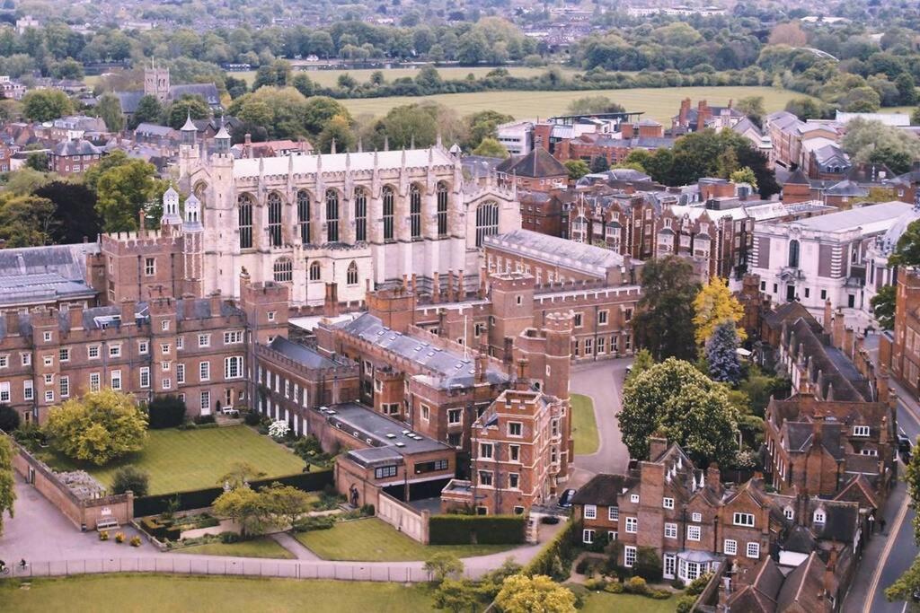 Windsor Town Centre Victorian Townhouse Sleeps 6别墅 外观 照片